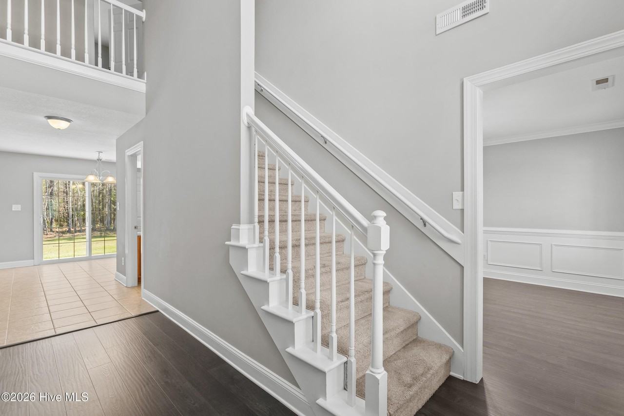 907 Stagecoach Dr - Photo 5 of 39