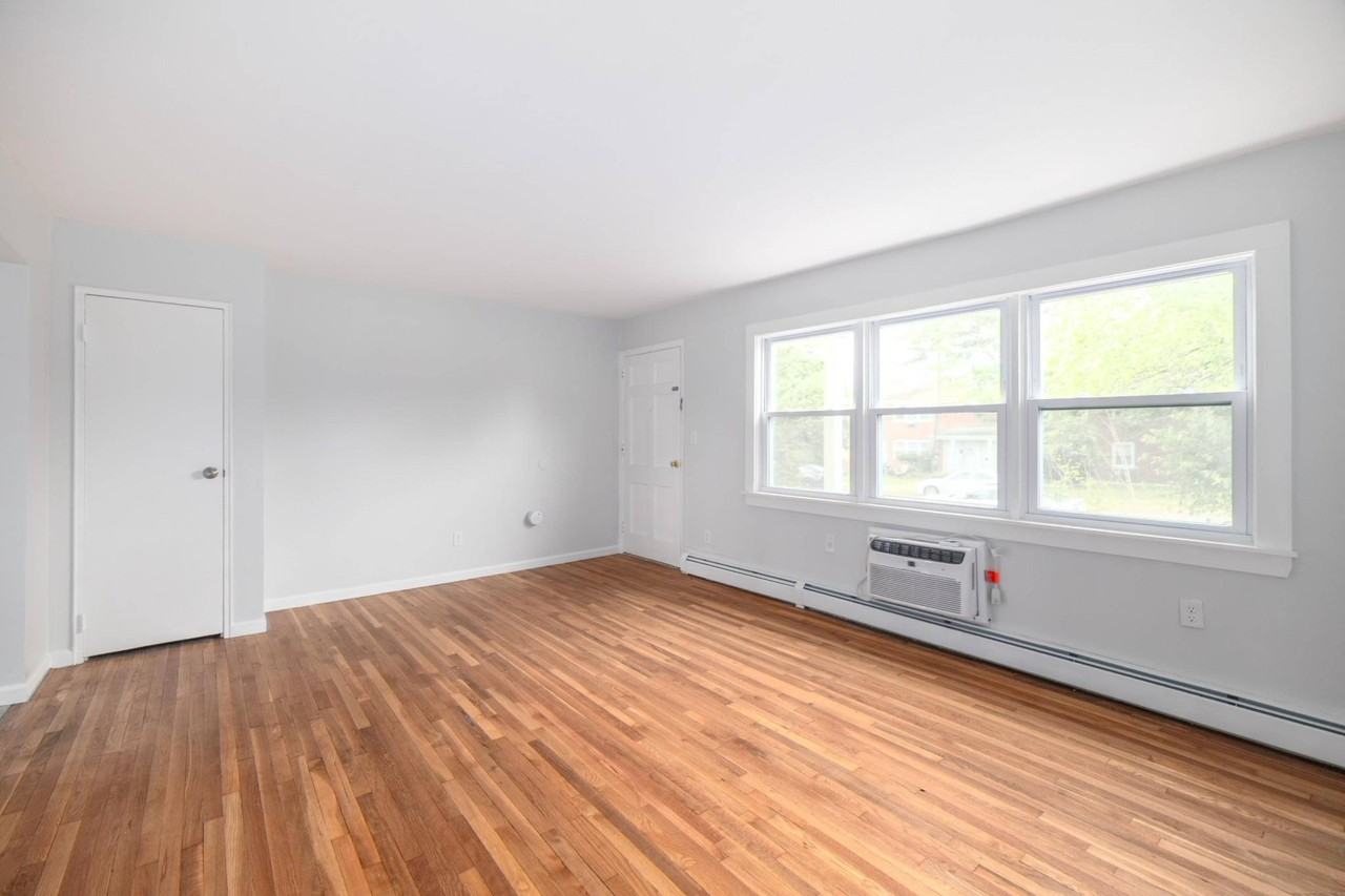 Pinewood Apartments - Photo 5 of 17