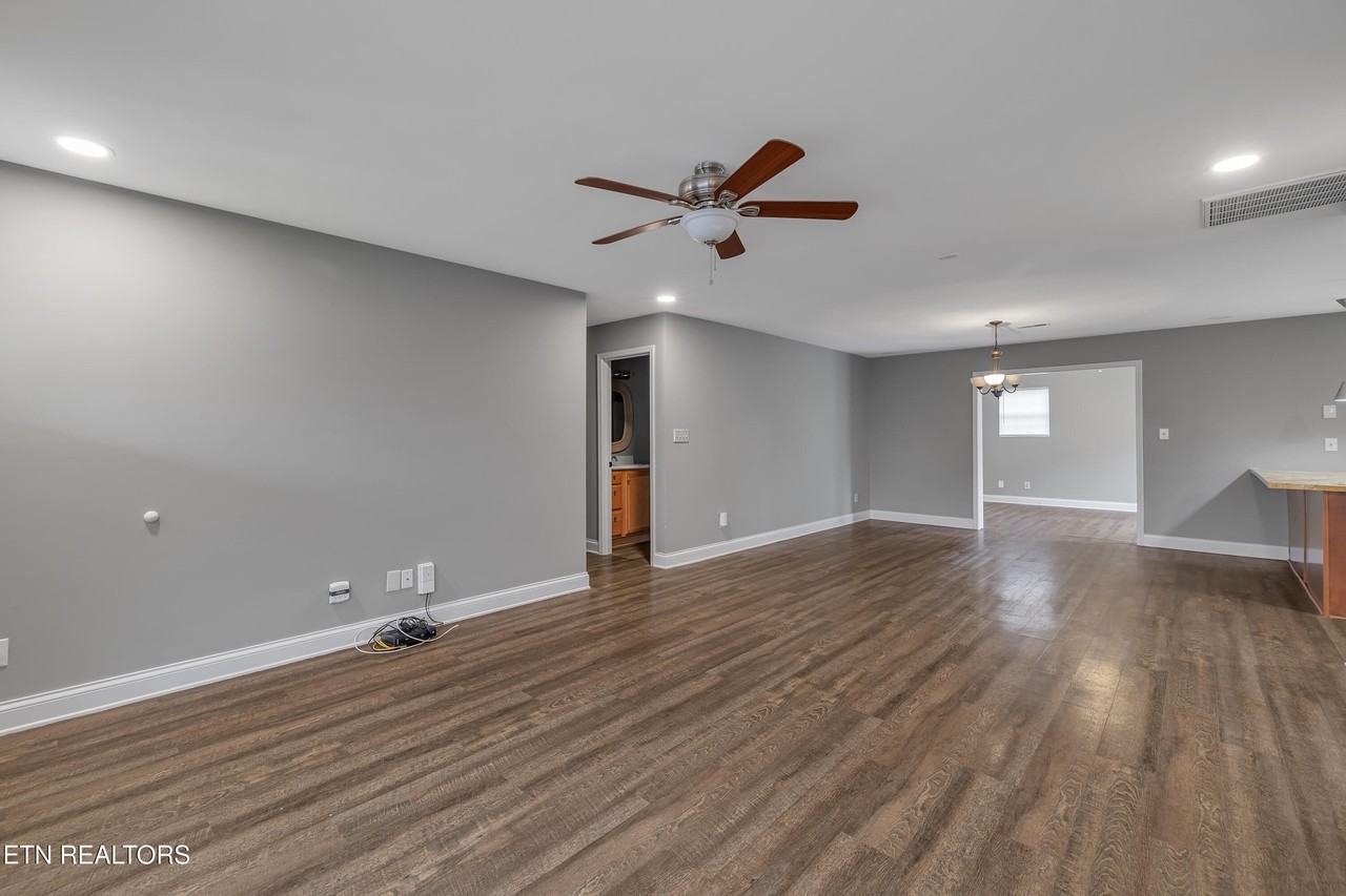 6005 Morning Glory Pl - Photo 4 of 20