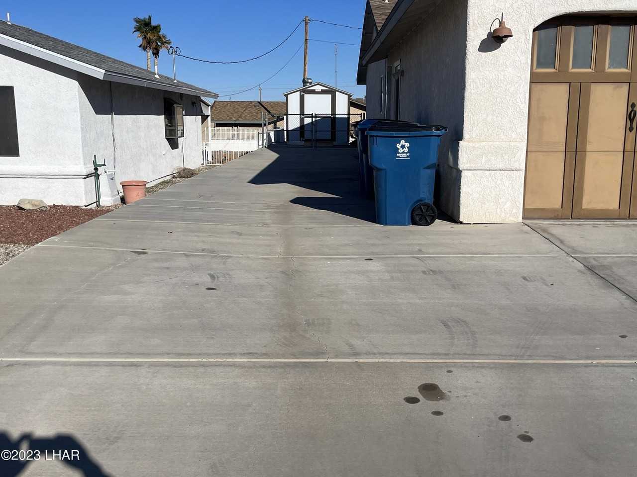 2557 Palisades Dr - Photo 2 of 26