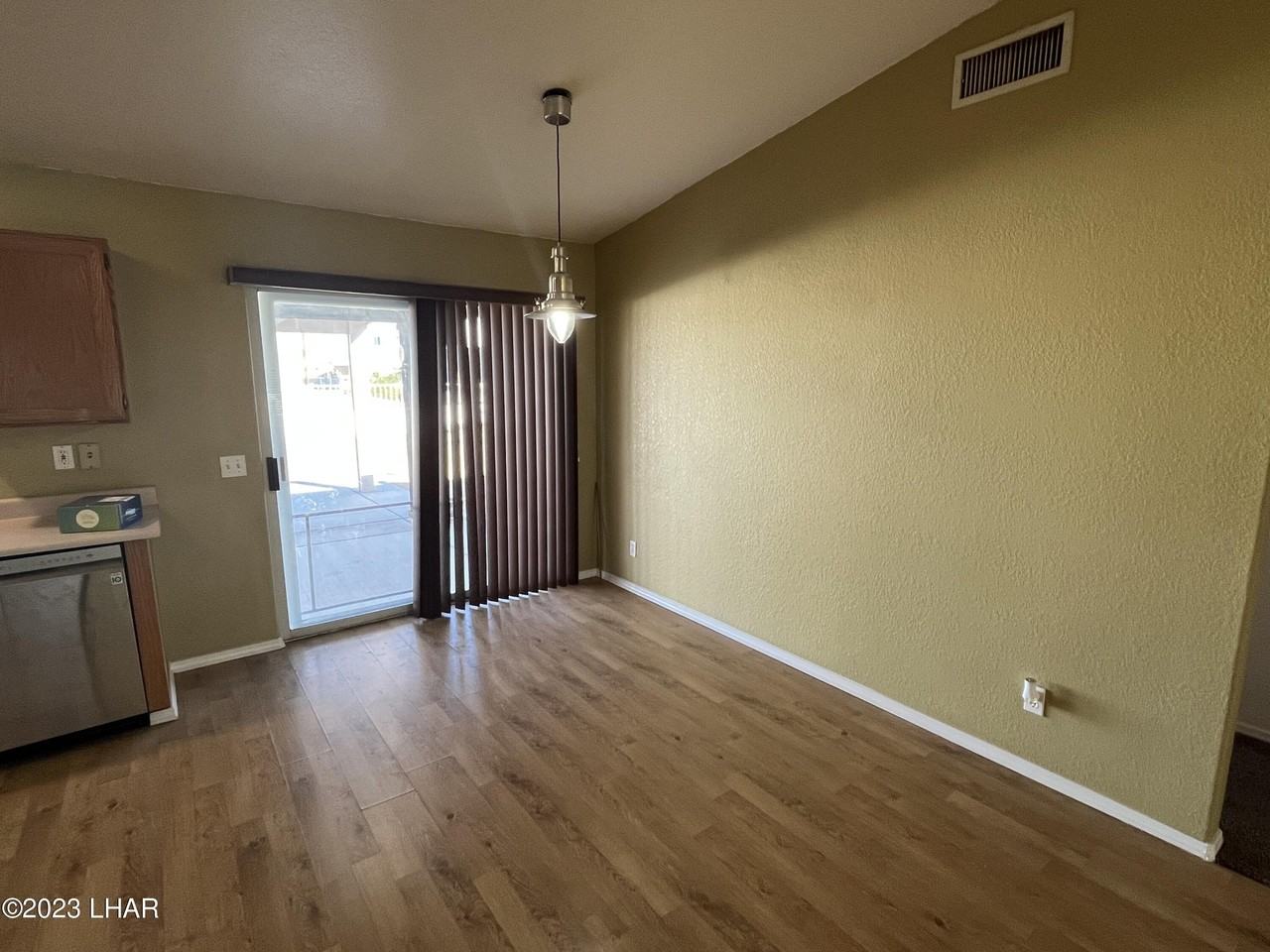 2557 Palisades Dr - Photo 5 of 26