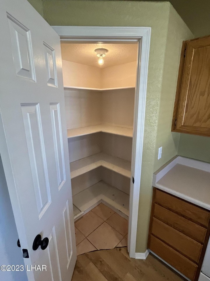 2557 Palisades Dr - Photo 7 of 26