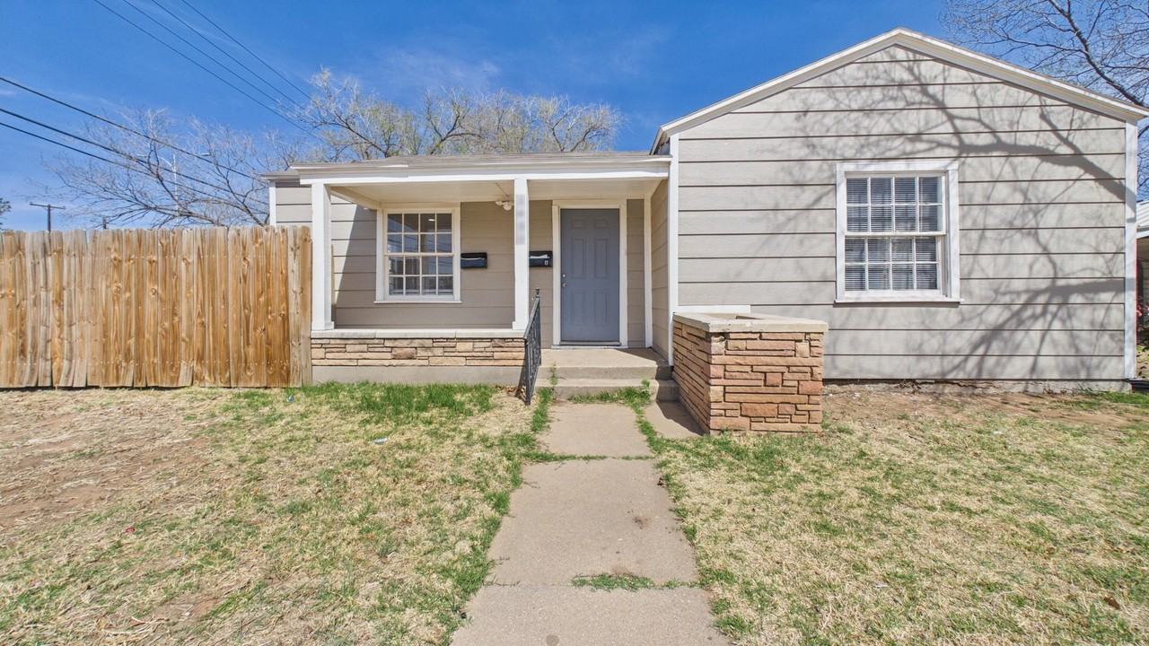 2430 31st Street unit: Front - Photo 2 of 26