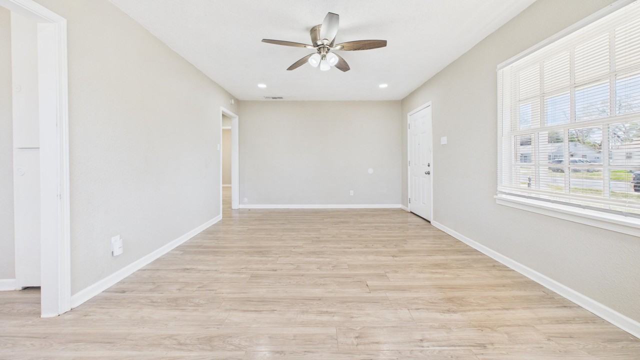 2430 31st Street unit: Front - Photo 4 of 26