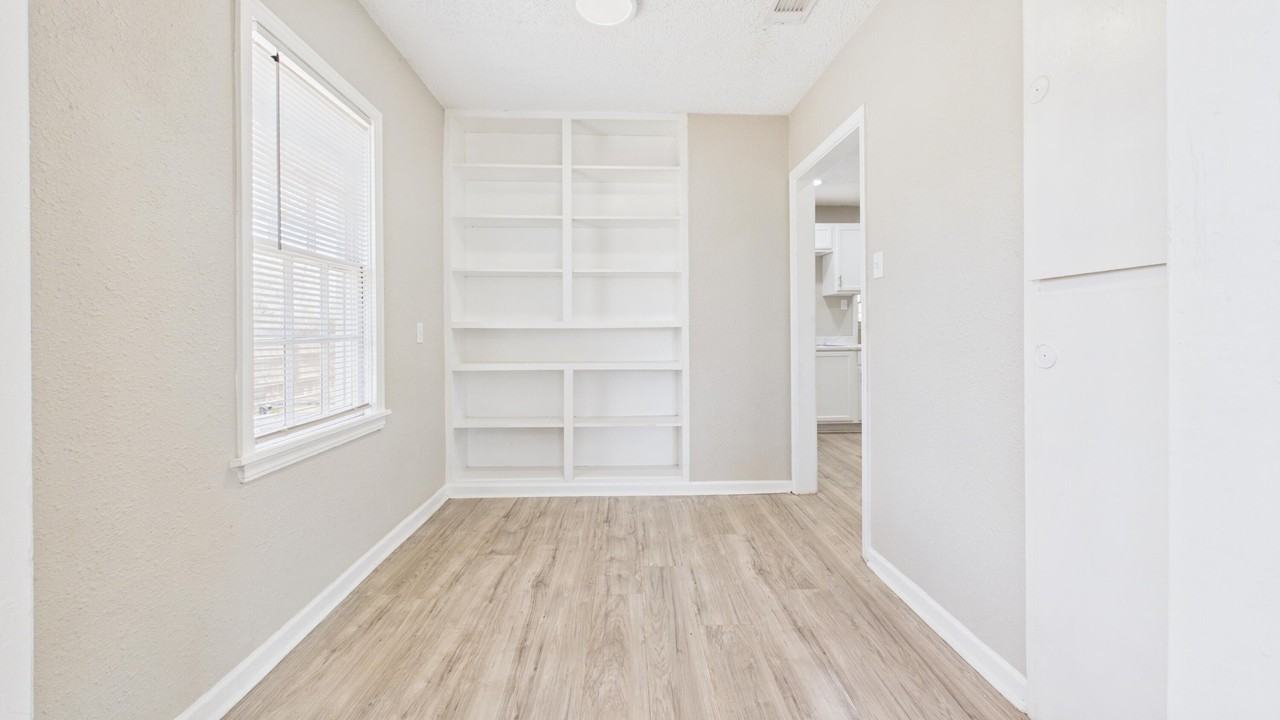 2430 31st Street unit: Front - Photo 5 of 26