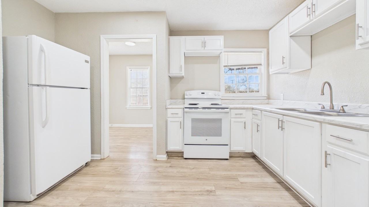 2430 31st Street unit: Front - Photo 7 of 26