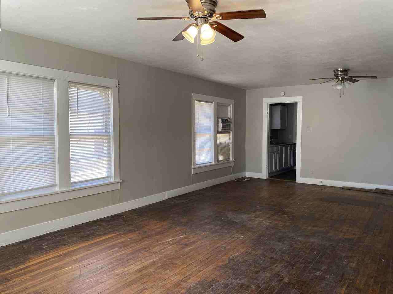 2616 23rd St - Photo 2 of 10