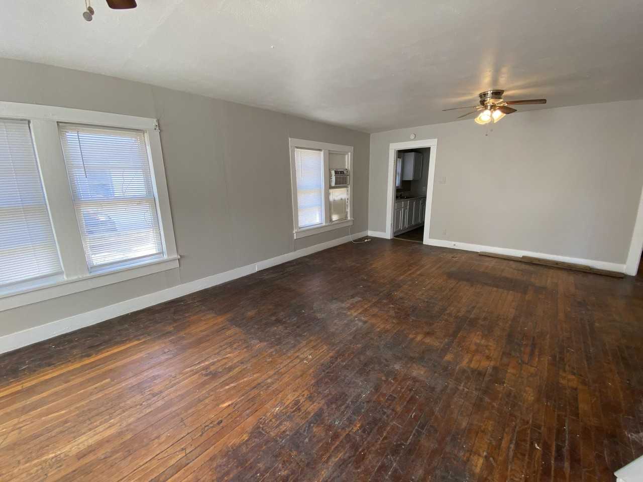 2616 23rd St - Photo 5 of 10