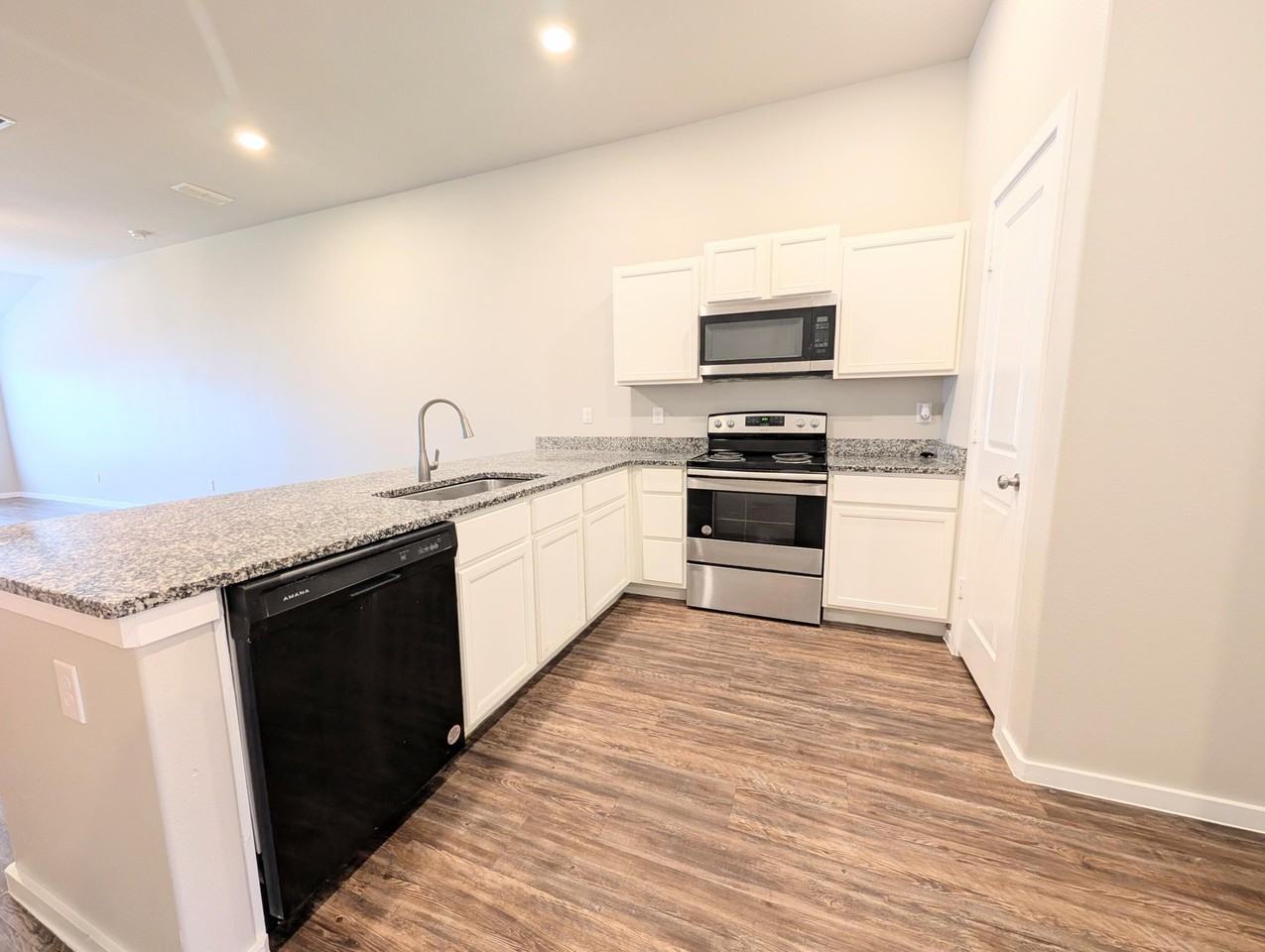 2123 N Jayton Ave Unit A - Photo 3 of 11