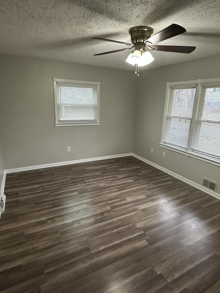 126 Allnutt Dr - Photo 2 of 32