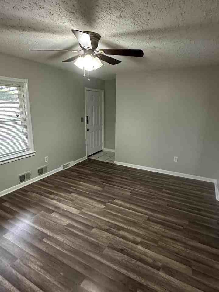 126 Allnutt Dr - Photo 3 of 32