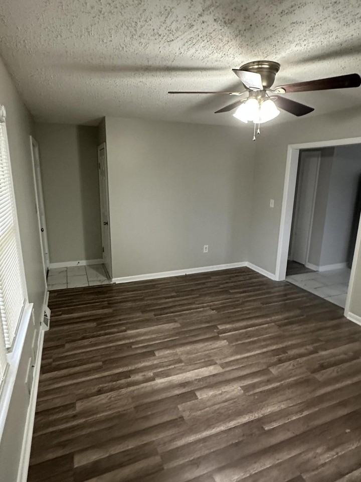 126 Allnutt Dr - Photo 4 of 32