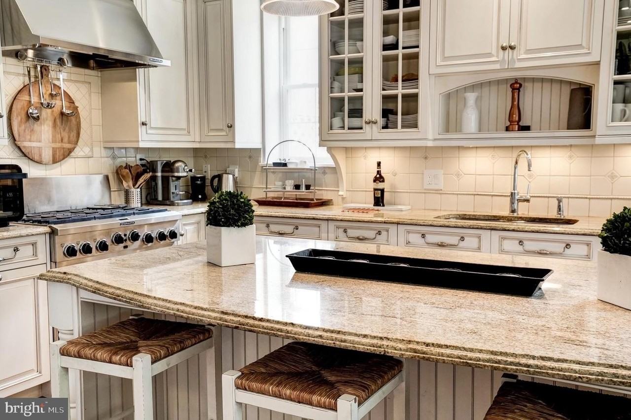 2243 40th St Nw - Photo 3 of 45