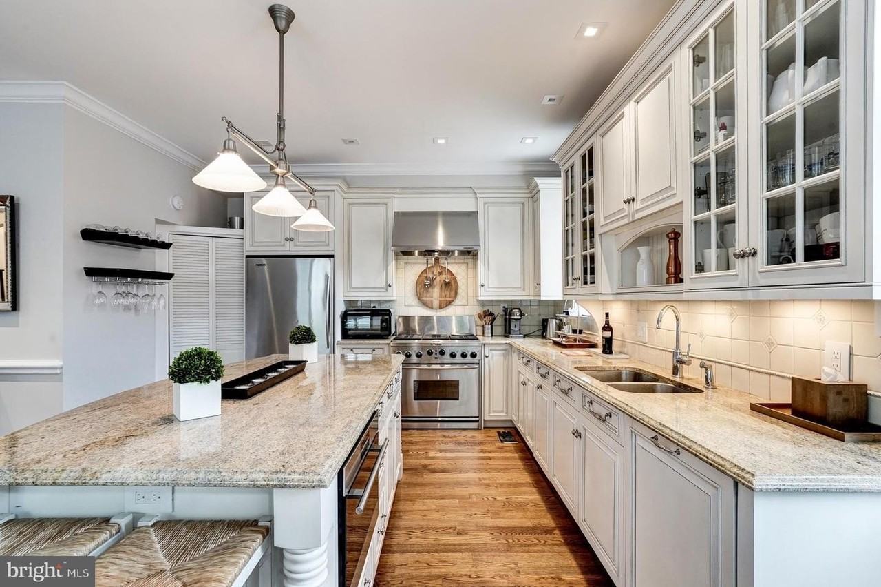 2243 40th St Nw - Photo 4 of 45