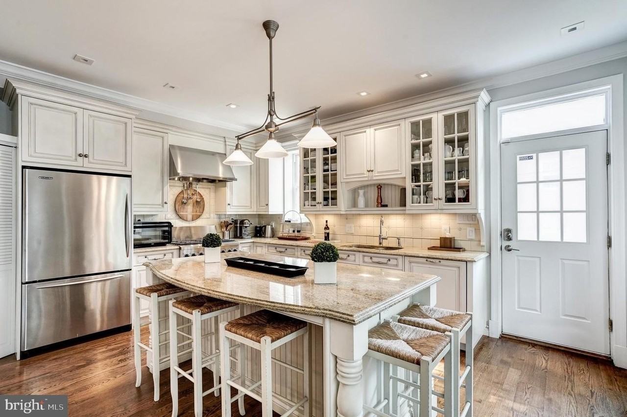 2243 40th St Nw - Photo 5 of 45