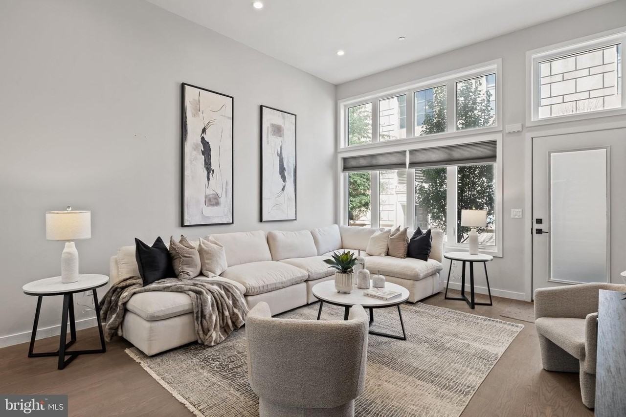 2106 Spring St - Photo 4 of 50