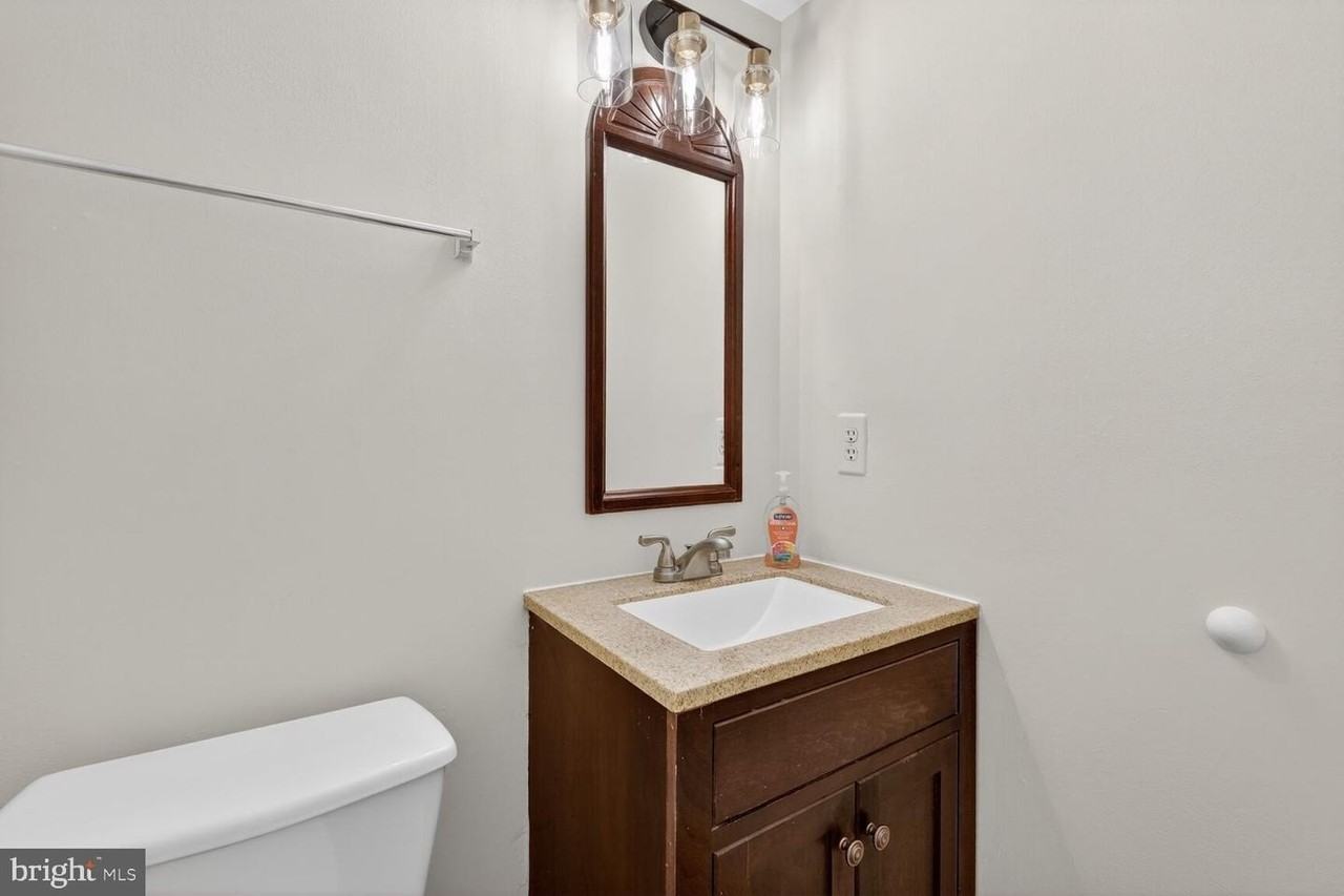 6427 Old Scotts Ct - Photo 5 of 27