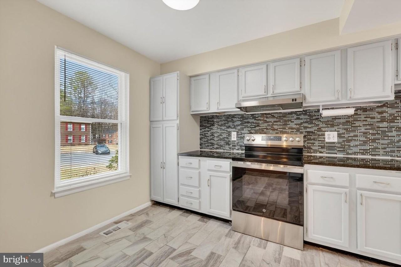 6427 Old Scotts Ct - Photo 7 of 27