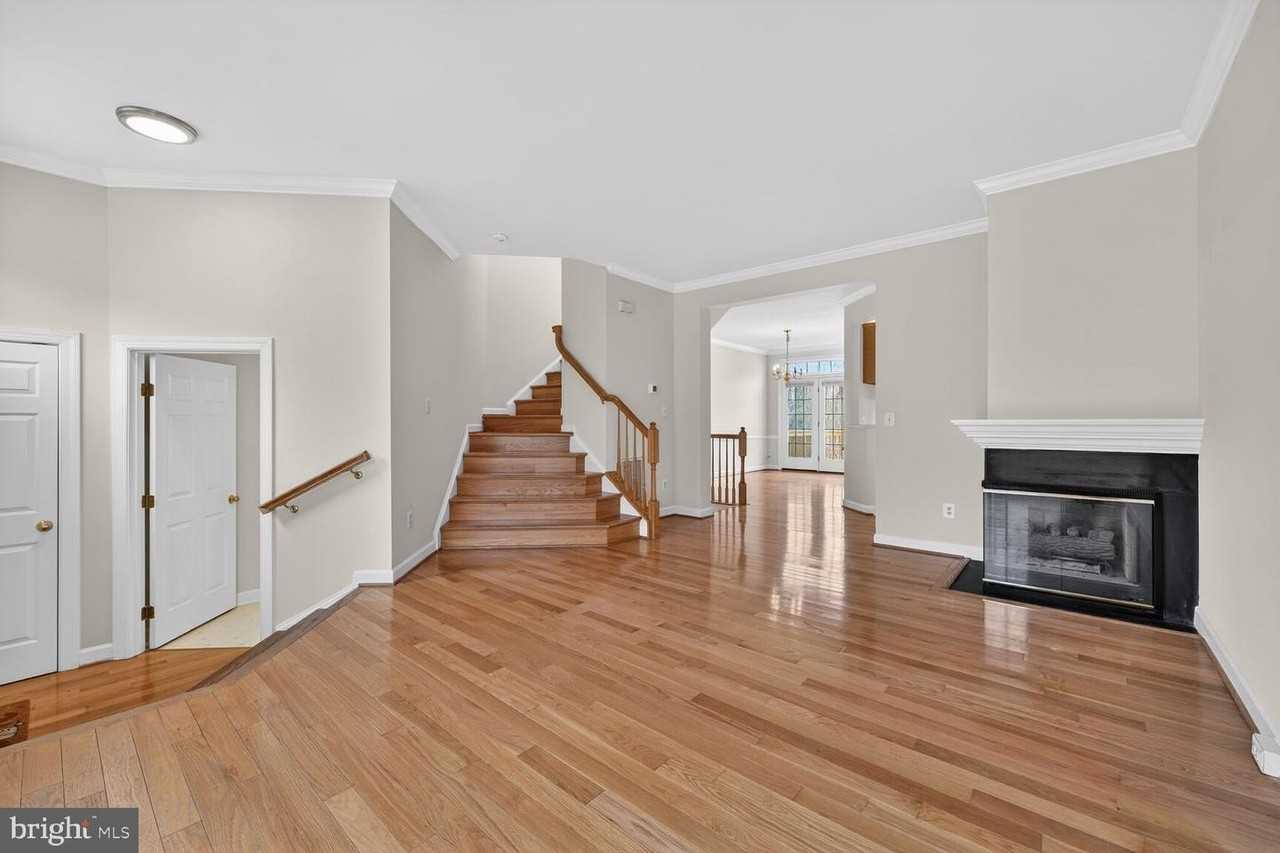 6652 Debra Lu Way - Photo 3 of 36