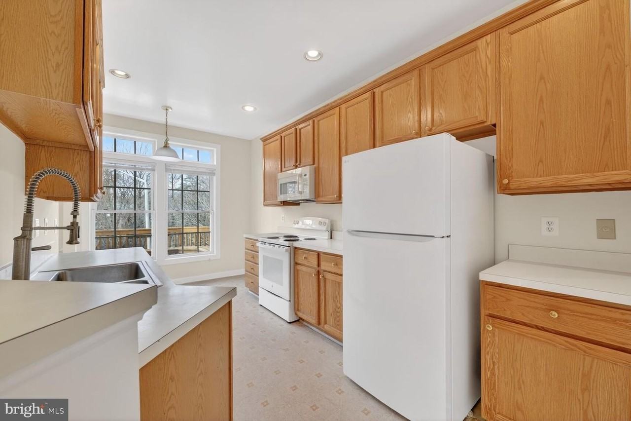 6652 Debra Lu Way - Photo 6 of 36