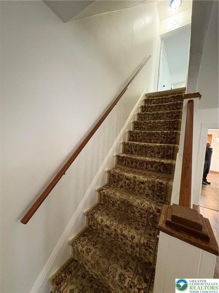 210 S 9th St - Photo 7 of 23