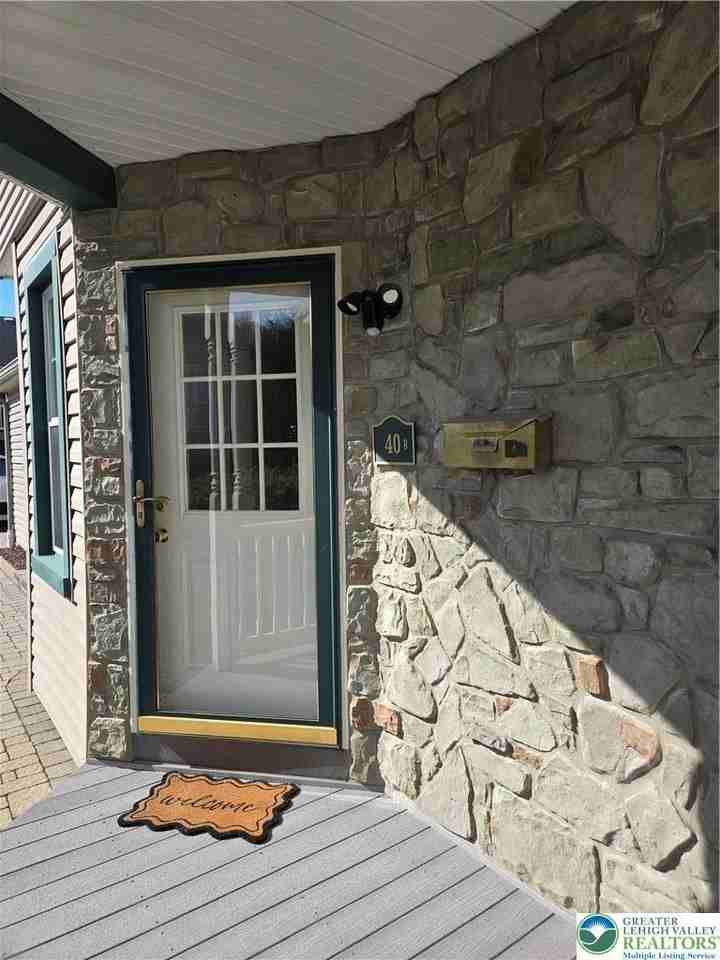 40 Evergreen St Unit B - Photo 2 of 23