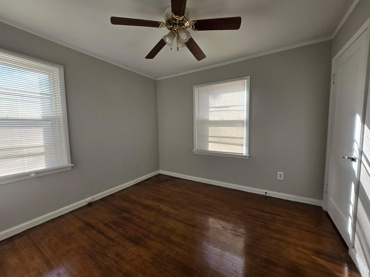 964 Elizabeth Ln - Photo 3 of 10