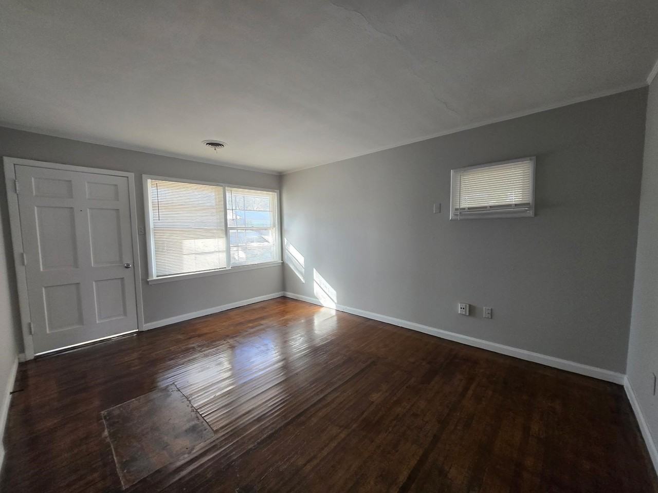 964 Elizabeth Ln - Photo 6 of 10