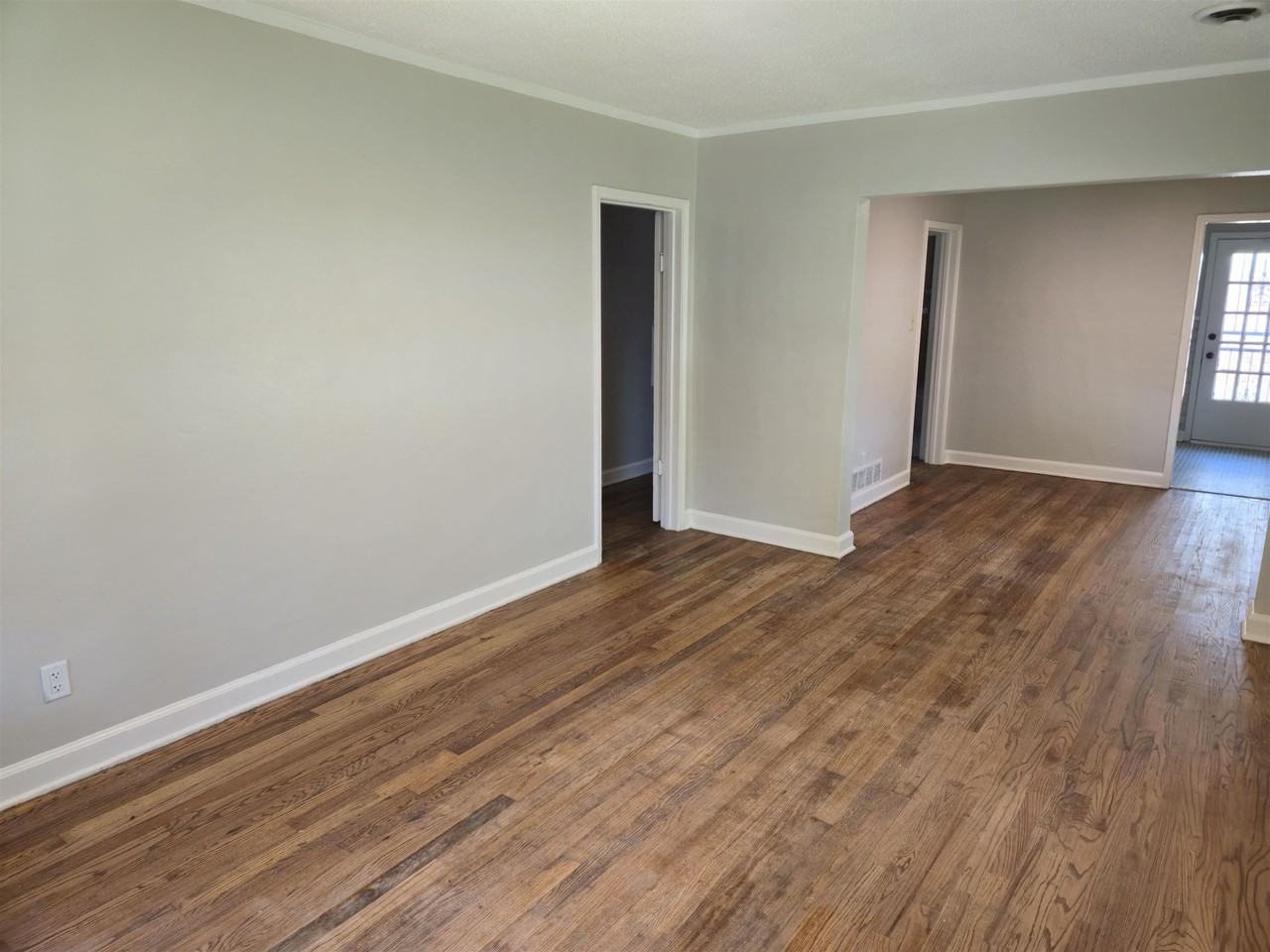 1035 Treadwell St - Photo 5 of 10