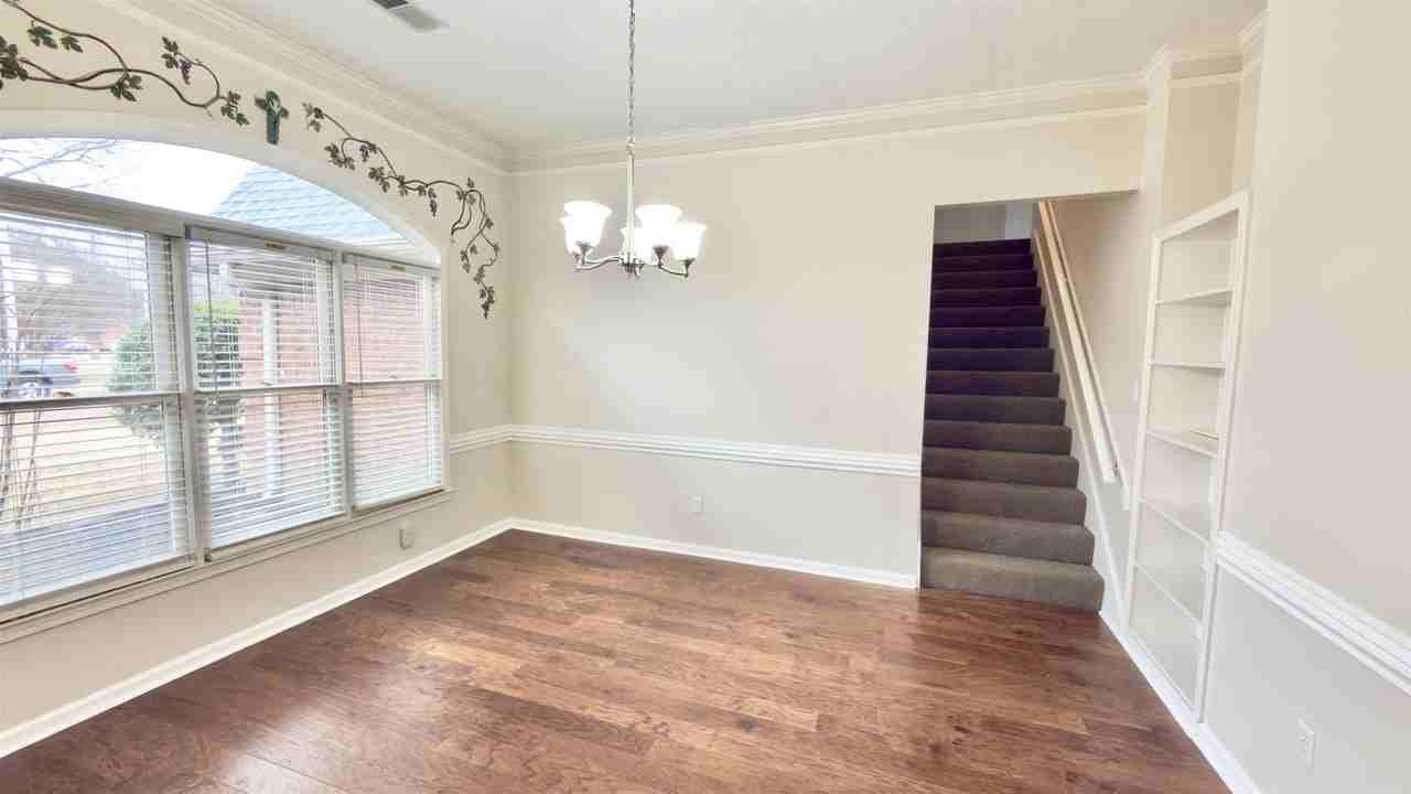 275 Home Pl - Photo 7 of 19