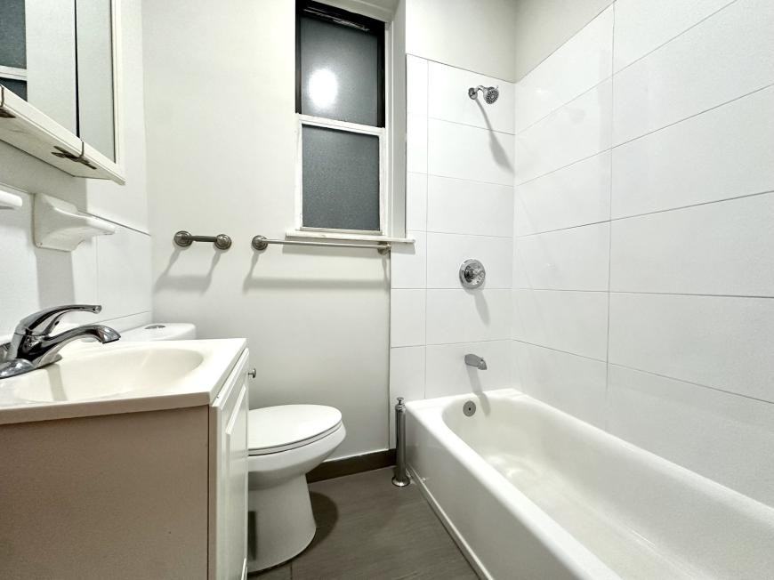 3135 Broadway - Photo 6 of 10