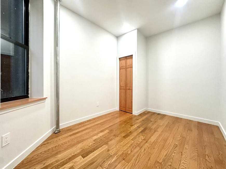 3135 Broadway - Photo 7 of 10