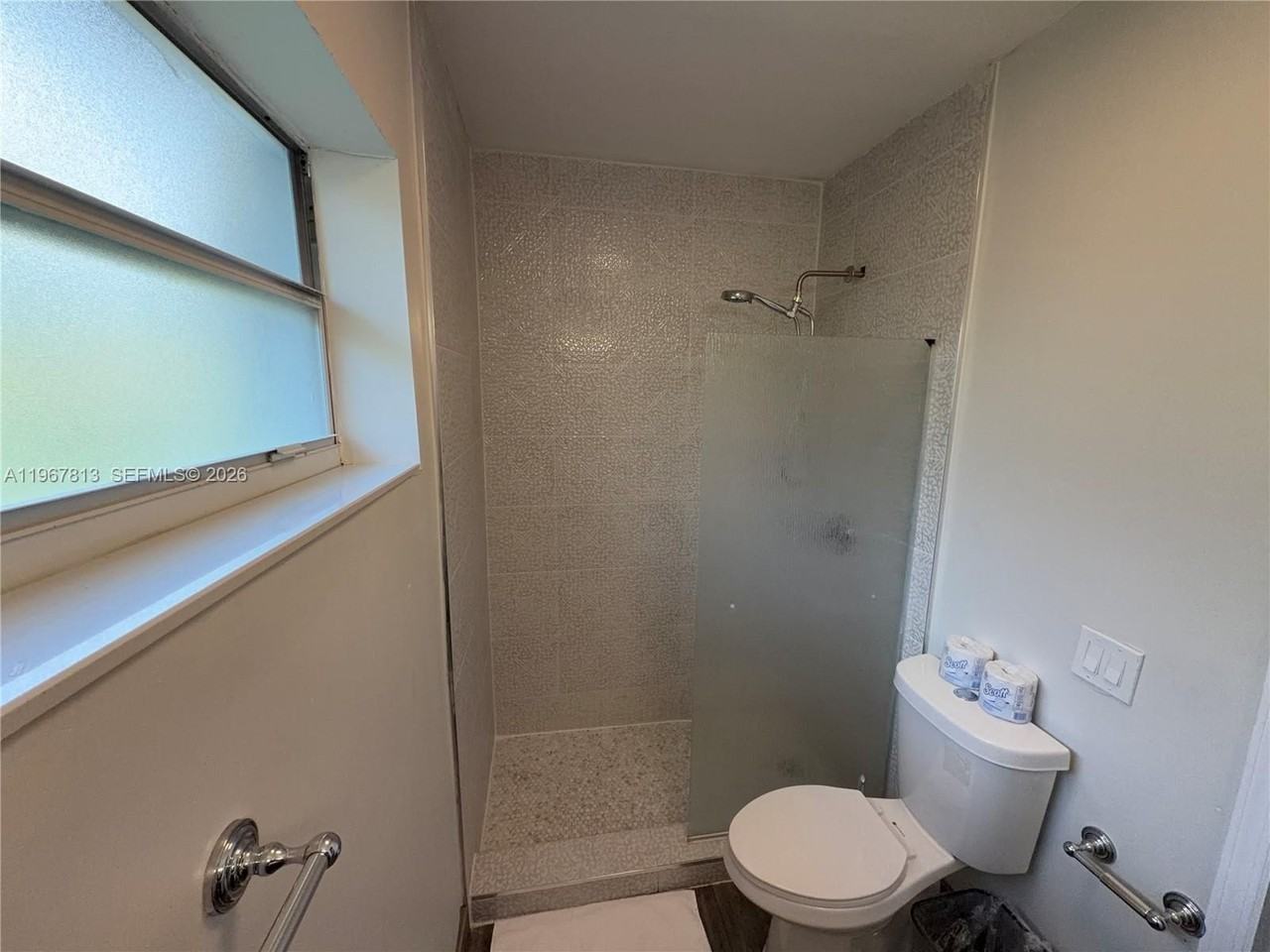 10002 E Bay Harbor Dr #6 - Photo 7 of 12