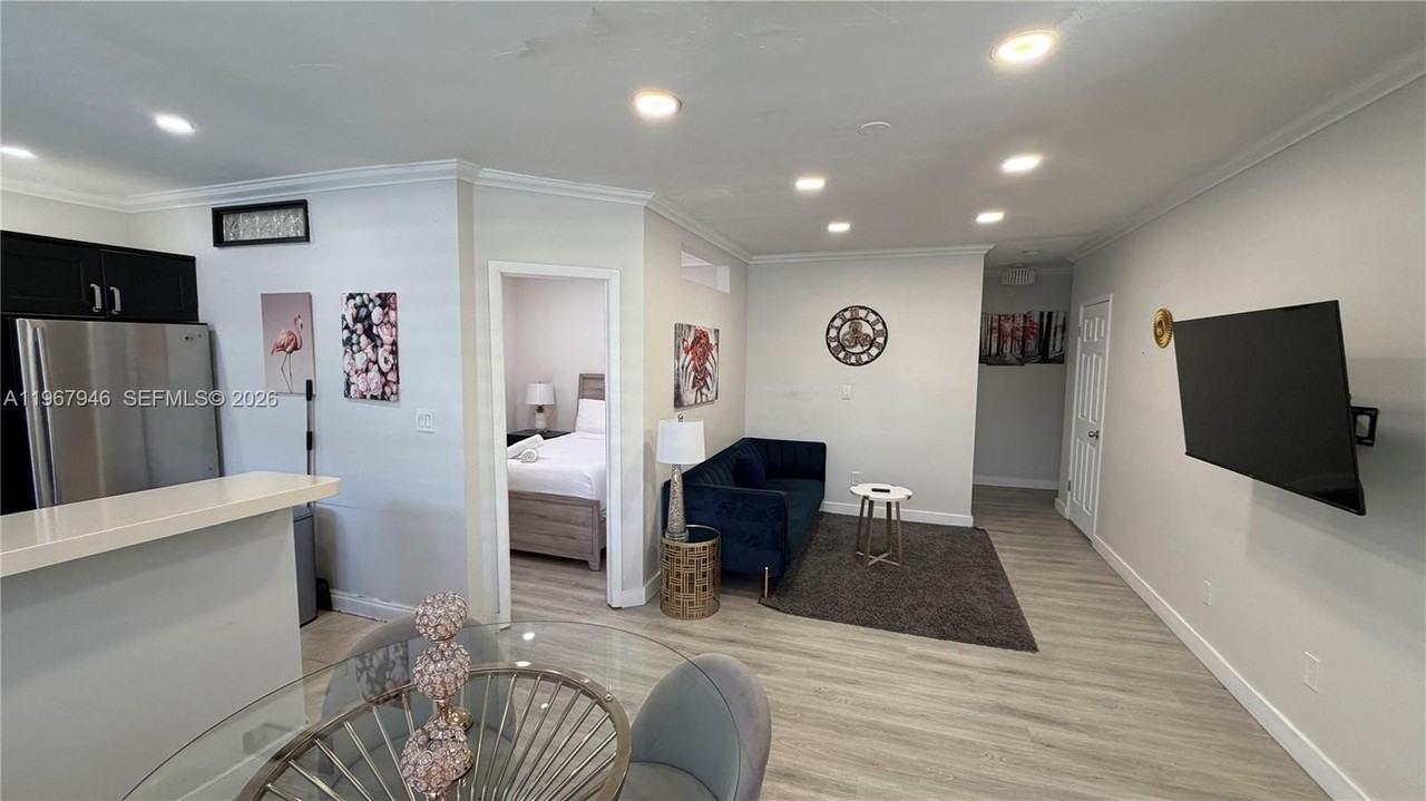 10004 E Bay Harbor Dr #8 - Photo 2 of 17