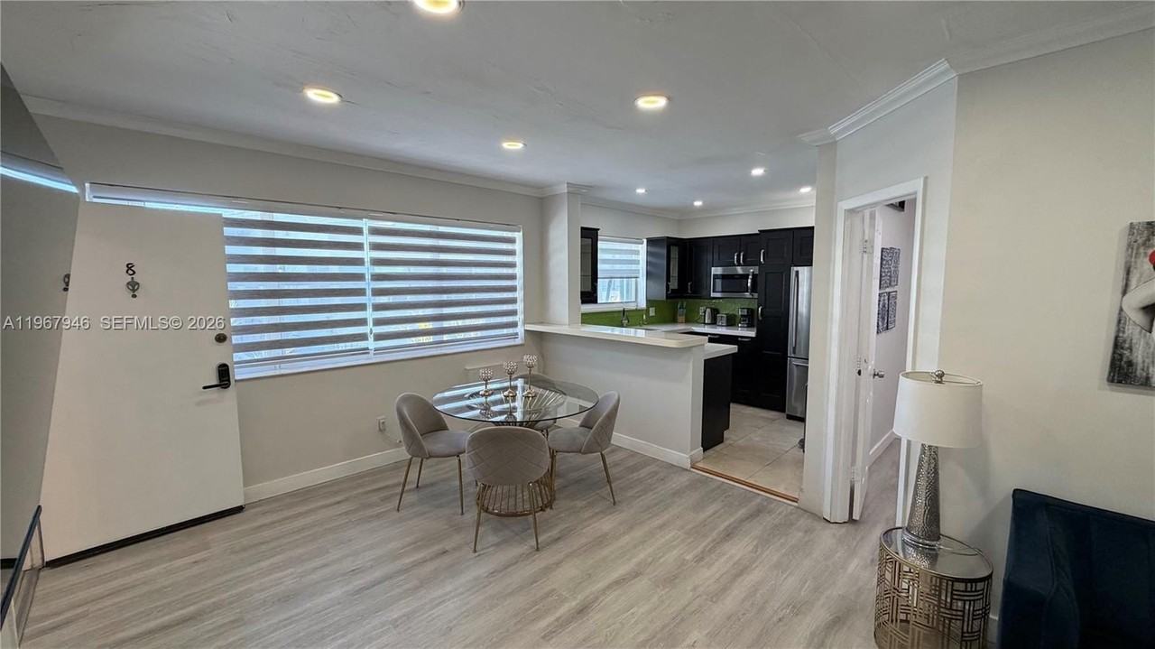 10004 E Bay Harbor Dr #8 - Photo 3 of 17