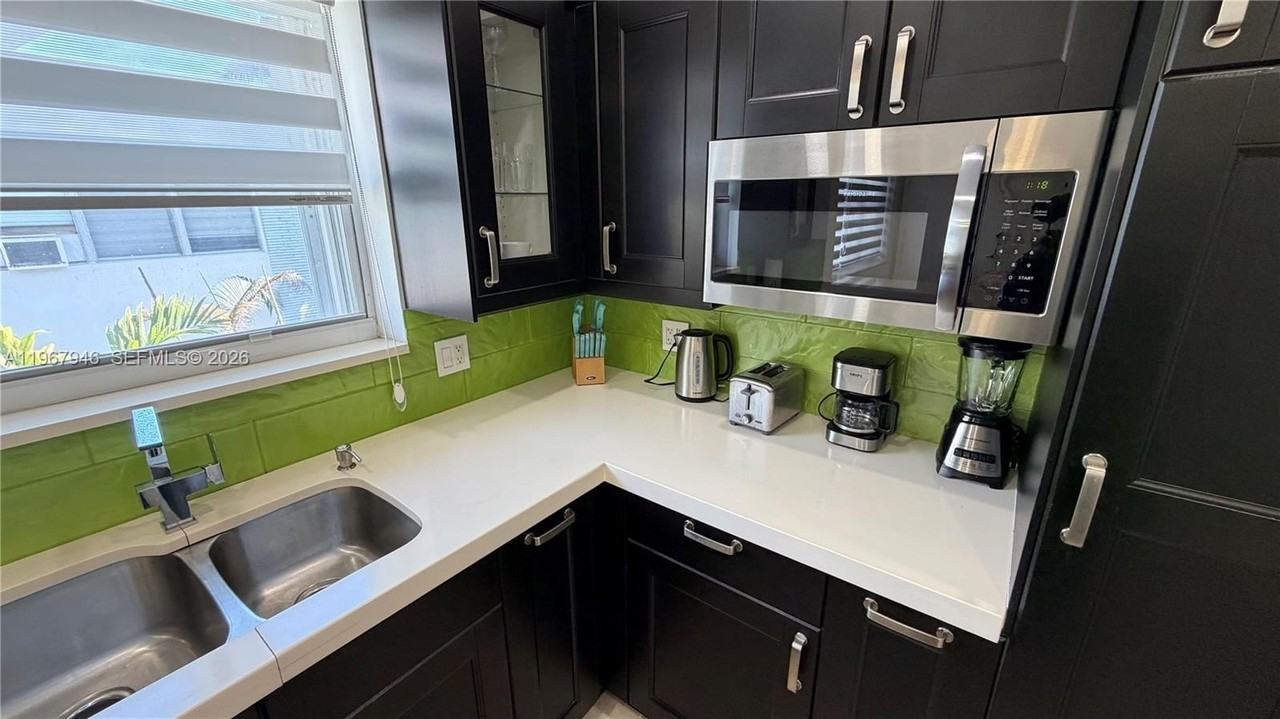 10004 E Bay Harbor Dr #8 - Photo 5 of 17