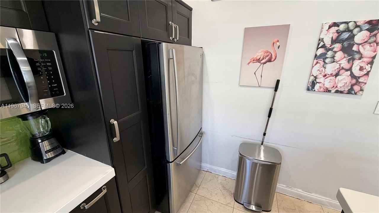 10004 E Bay Harbor Dr #8 - Photo 6 of 17