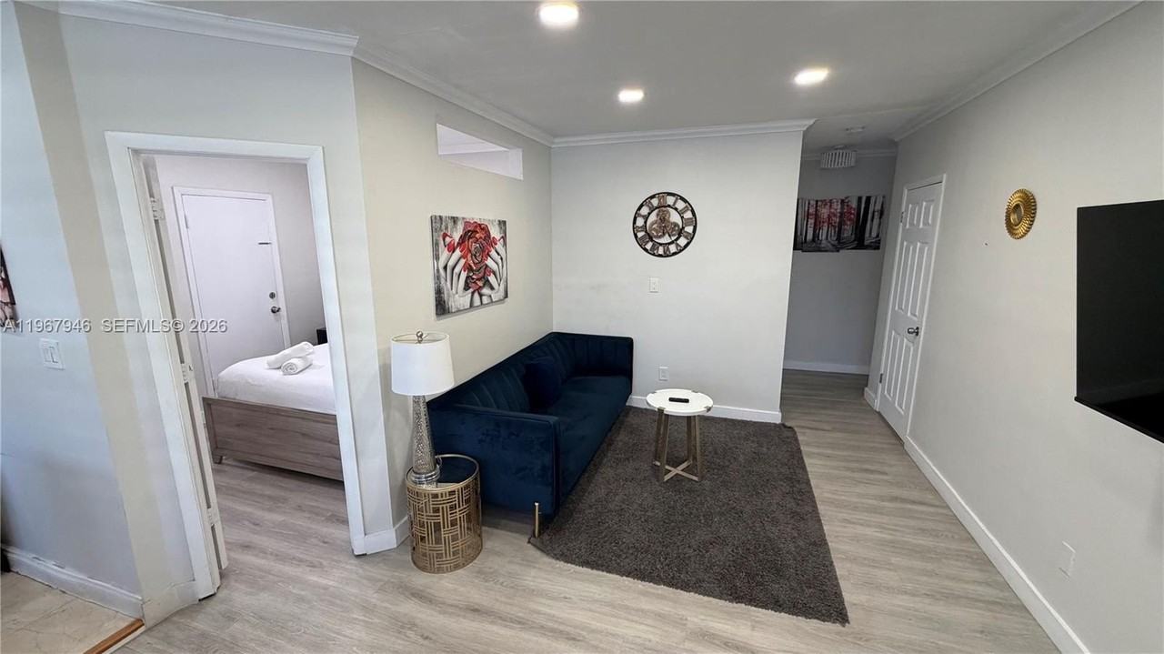 10004 E Bay Harbor Dr #8 - Photo 7 of 17