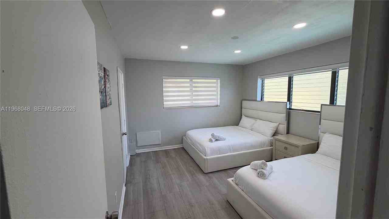 10004 E Bay Harbor Dr #10 - Photo 2 of 18