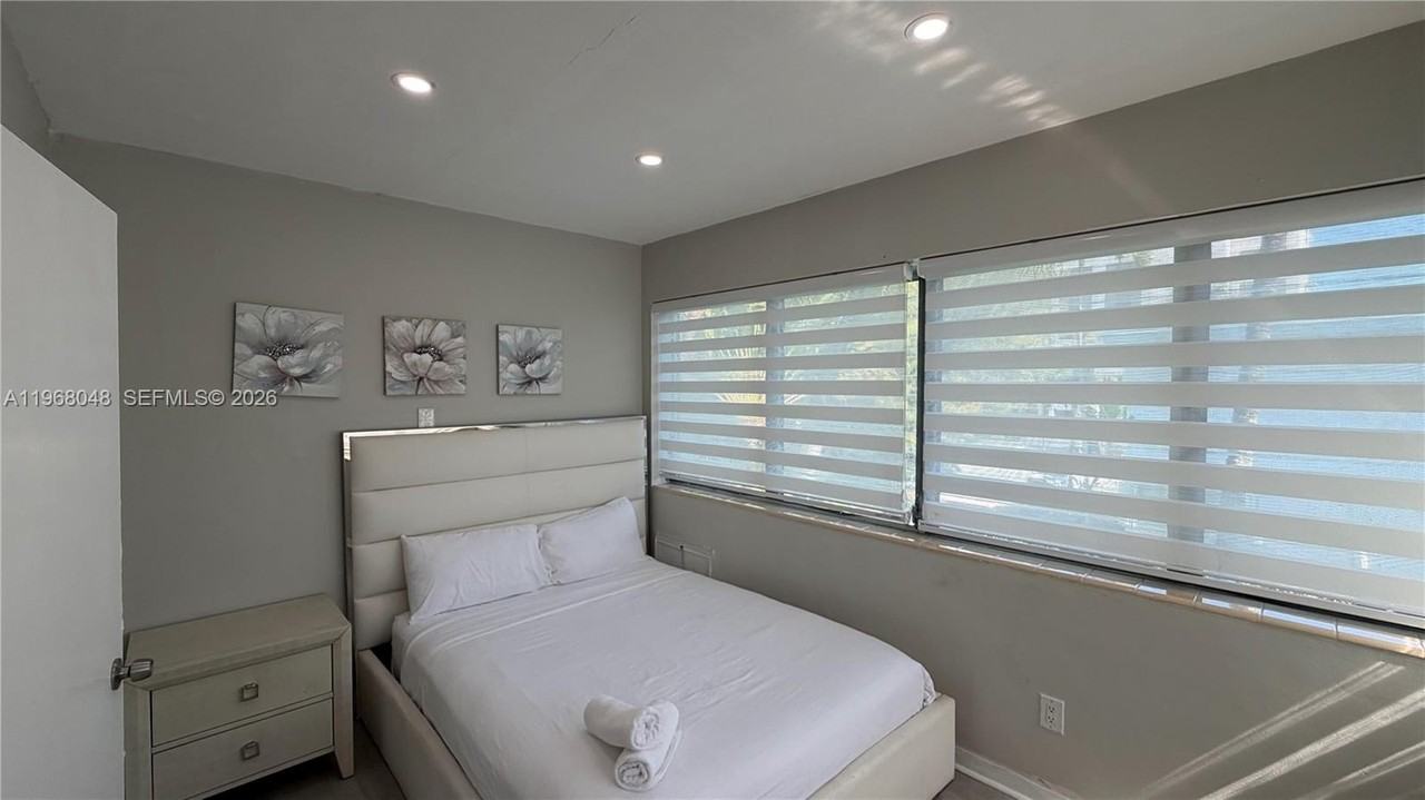 10004 E Bay Harbor Dr #10 - Photo 4 of 18