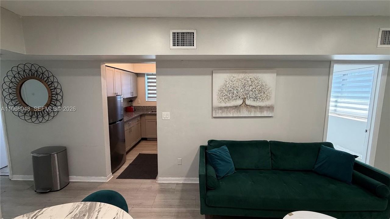 10004 E Bay Harbor Dr #10 - Photo 7 of 18