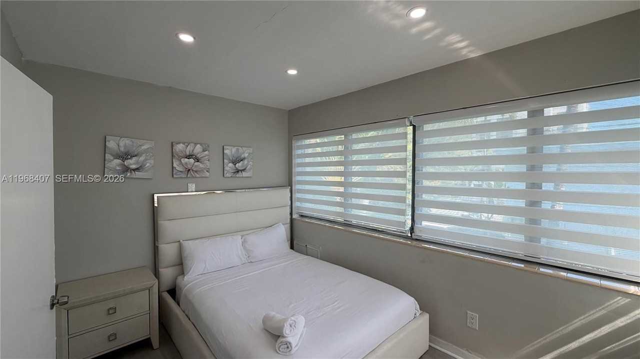 10000 E Bay Harbor Dr #14 - Photo 2 of 18