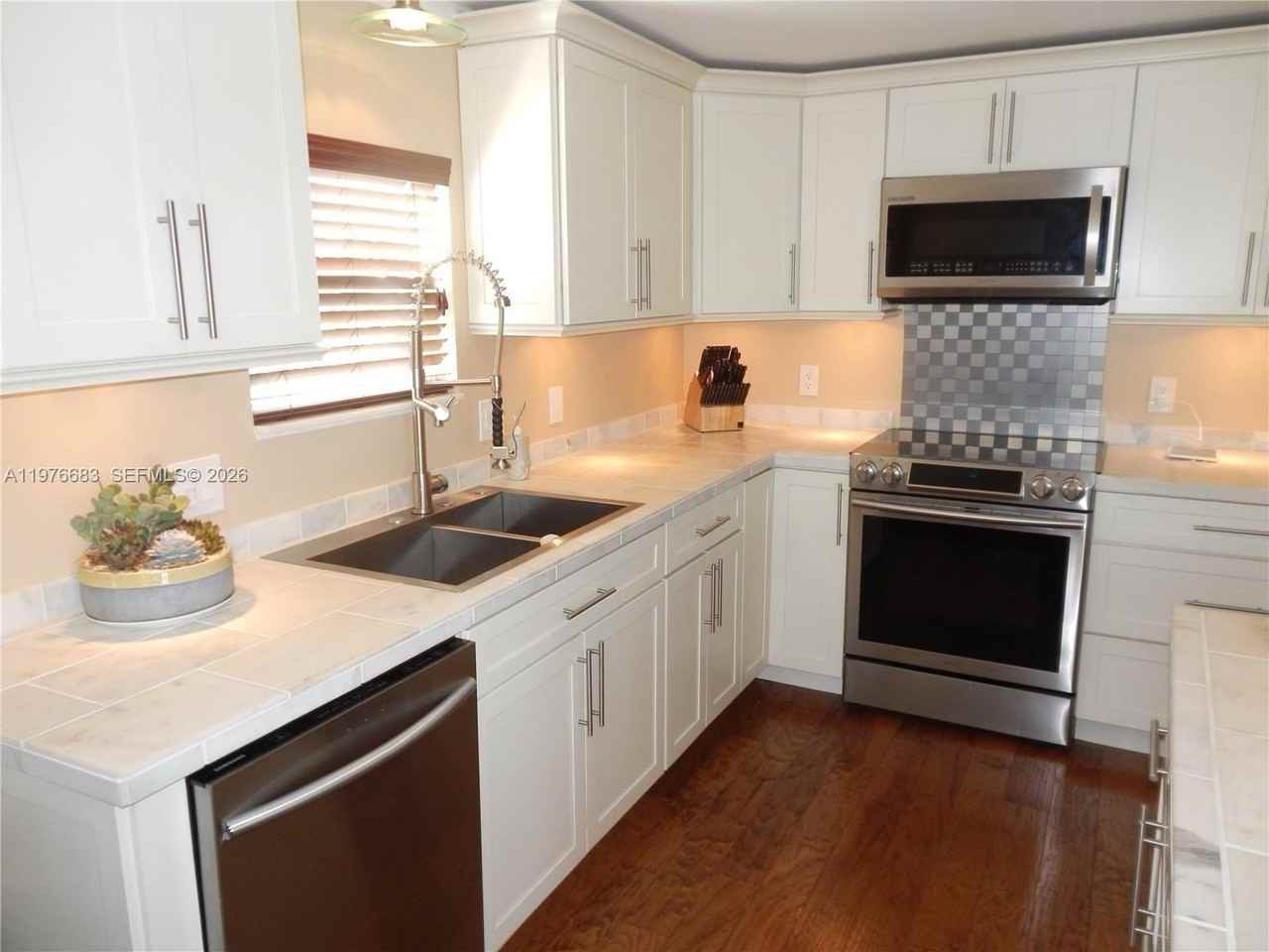 2461 Sw 50th St #0 - Photo 2 of 24