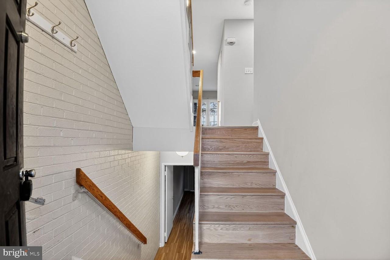 2874 Sutton Oaks Ln #1 - Photo 3 of 31