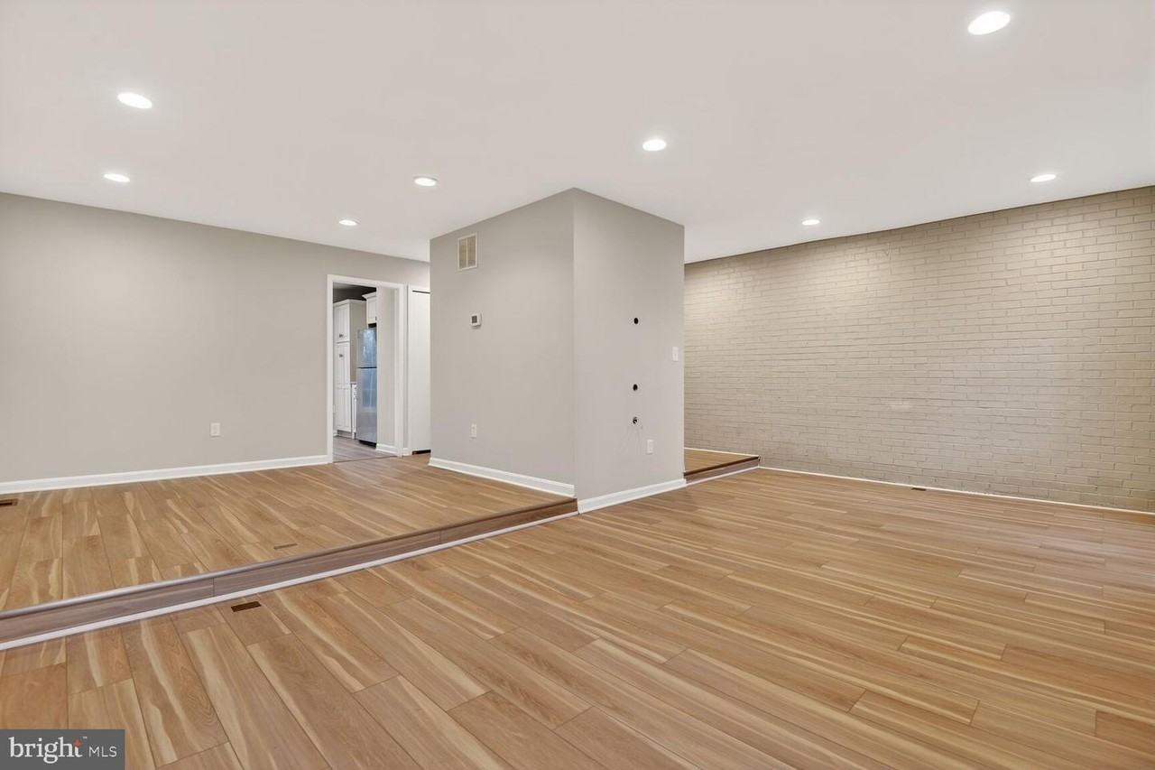 2874 Sutton Oaks Ln #1 - Photo 5 of 31