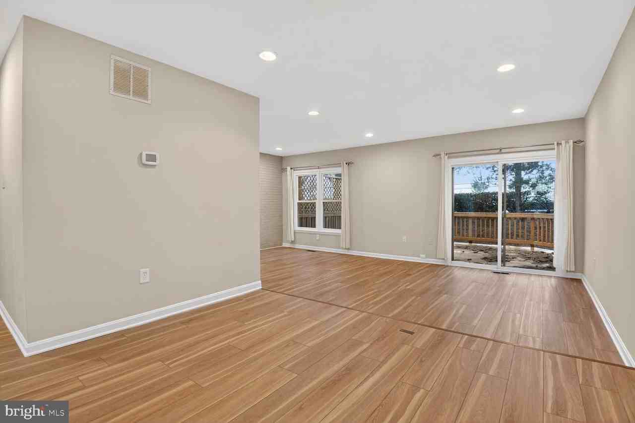 2874 Sutton Oaks Ln #1 - Photo 6 of 31