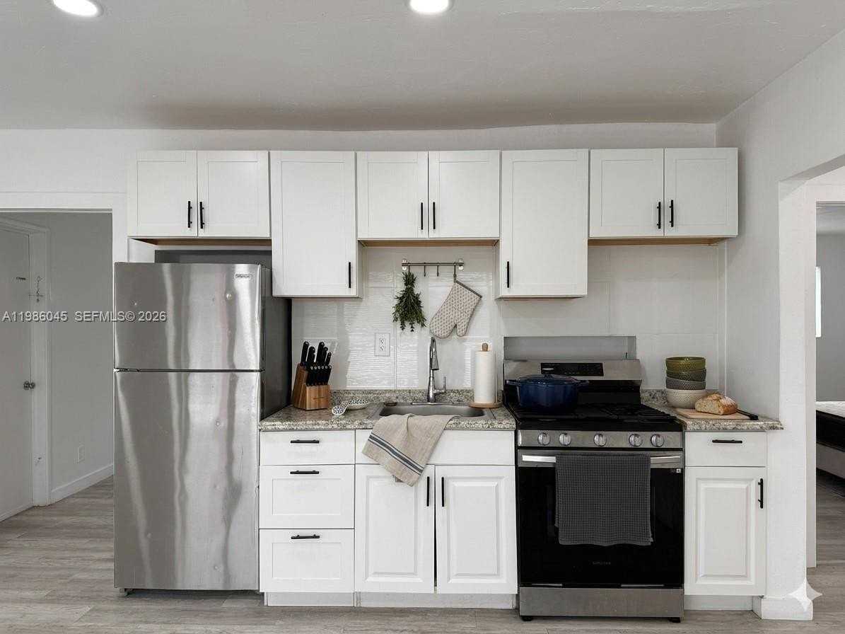 316 Surfside Blvd #5 - Photo 2 of 5