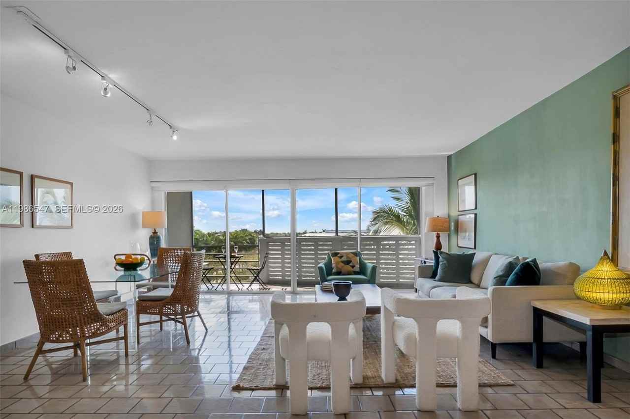 555 Crandon Blvd #53 - Photo 5 of 23