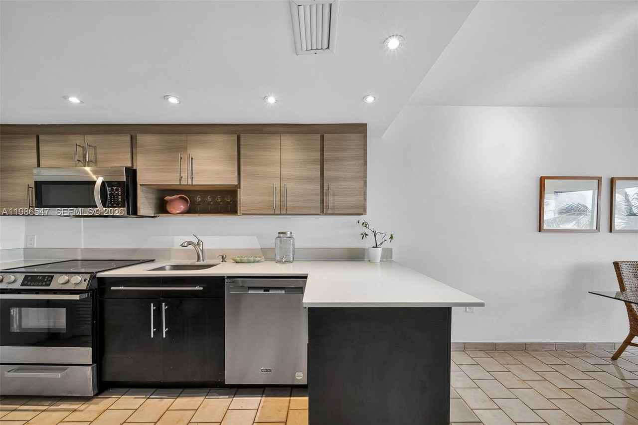 555 Crandon Blvd #53 - Photo 7 of 23