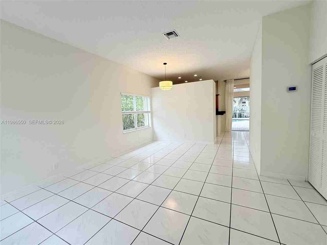 964 Tanglewood Cir - Photo 2 of 29